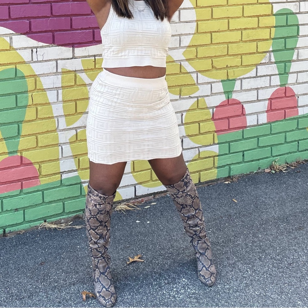 Fierce Snakeskin Boots! Fashionable! - Size 6 narrow calf